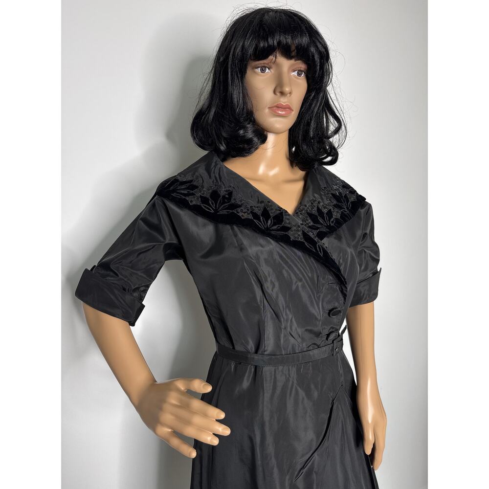 Vintage 1950s Black Cocktail belted Dress w/ Velvet Sequin Collar medium - Picture 5 of 16
